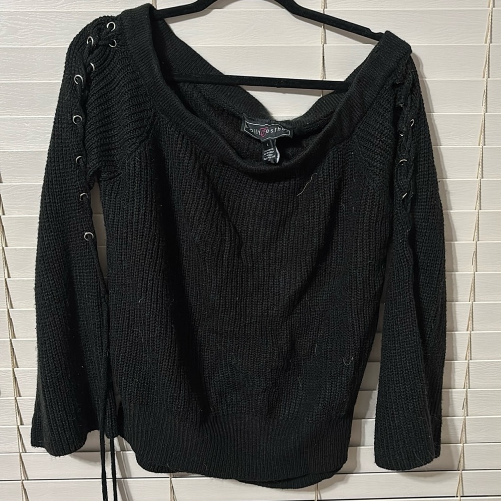 L off shoulder black bell sleeved sweater